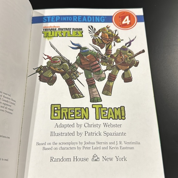 Teenage Mutant Ninja Turtles: Green Team! - A Step Into Reading Step 4 Book - Picture 5 of 9